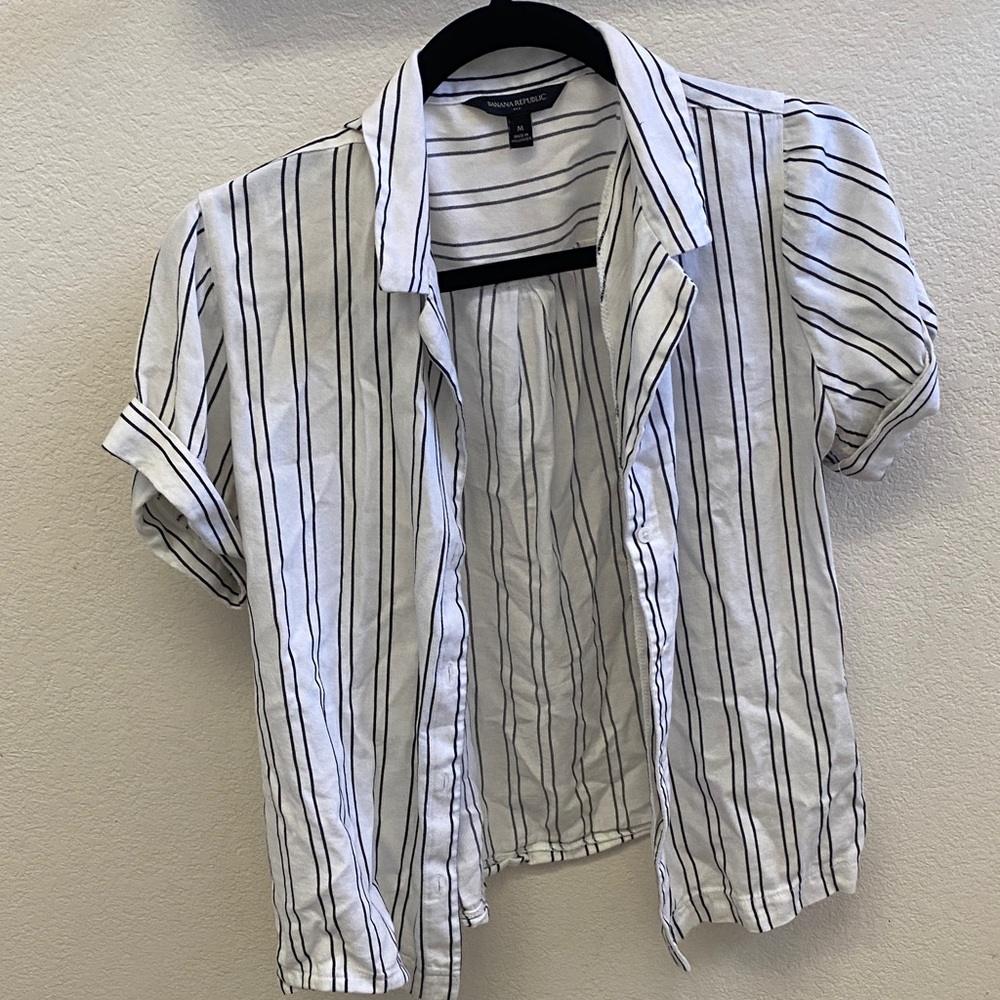 Banana Republic White and Black Casual Button Down Shirt